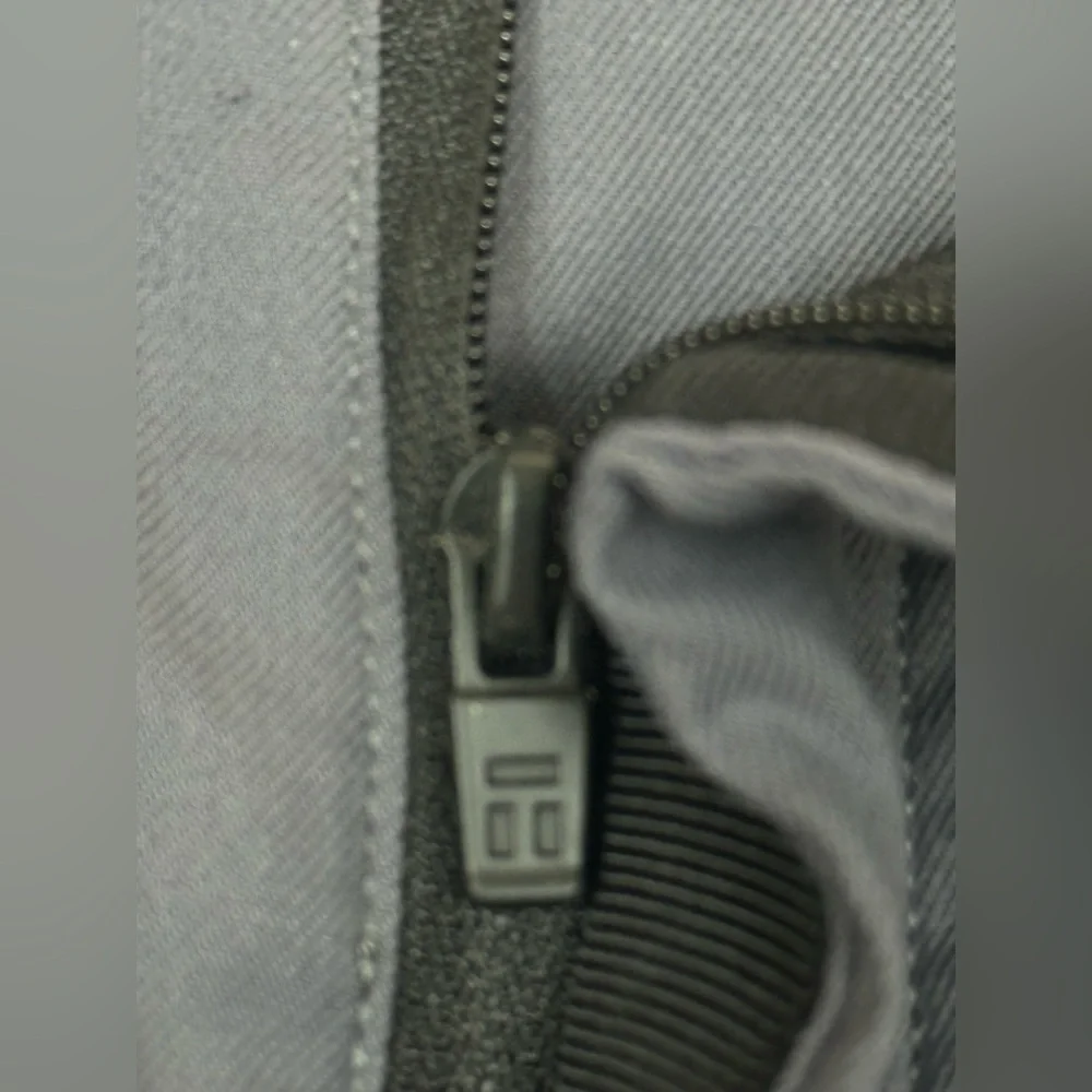 Tommy John Men's Asphalt Gray
The Go Anywhere Collection Pants Sz 36/37 - Picture 8 of 10